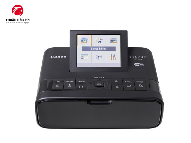 Máy in Canon CP1300 được trang bị màn hình LCD màu 3.2 inch, giúp người dùng dễ dàng xem trước và thao tác in ảnh trực tiếp trên máy.