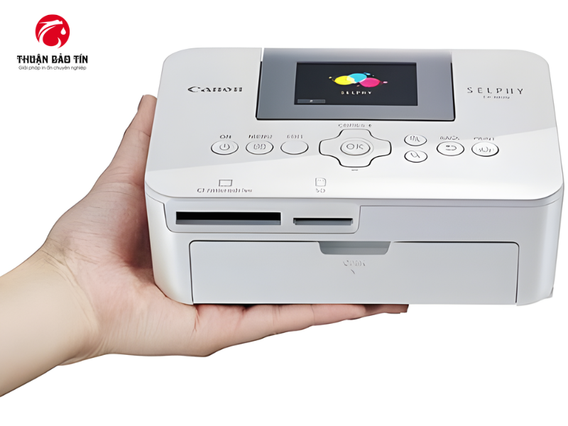 Hỗ trợ in ảnh thẻ và in trực tiếp qua USB, thẻ nhớ, Canon Selphy CP1000 mang lại trải nghiệm sử dụng linh hoạt và tiện lợi.